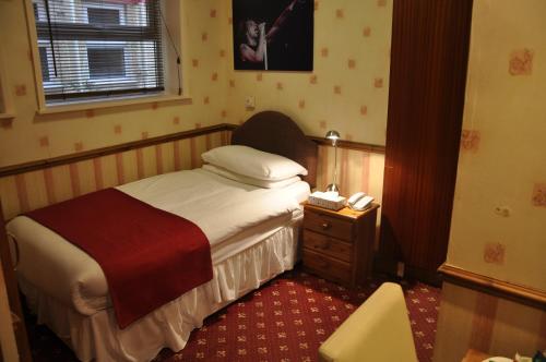 Single Room image 7