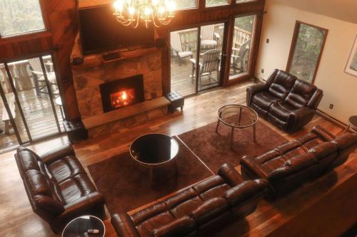 Lake Harmony Vacation Rental with Hot Tub and Views! in Lake Harmony, USA
