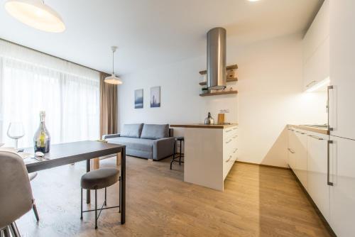 Mozart Central Apartments With Garage - Prague