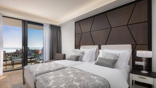 Ellure Luxury Suites - image 11