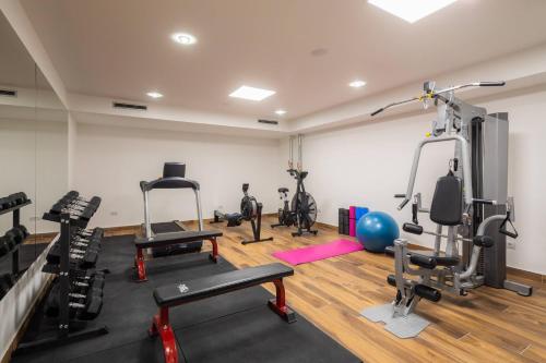 Ellure Luxury Suites - image 5