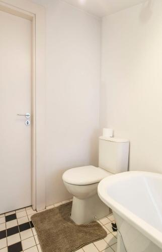 Central 2-level Penthouse with Terrace and free parking