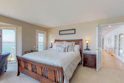 Whalerock Luxury Home - image 3