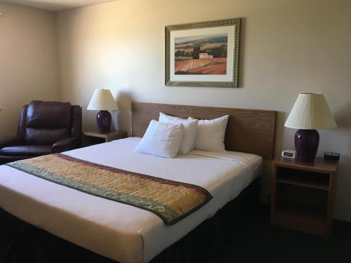 Cassville Four Seasons Inn & Suites