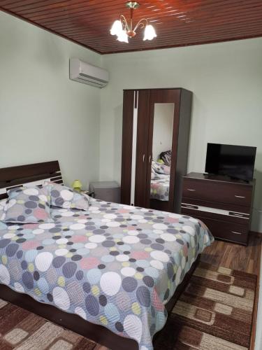 1 queen bed