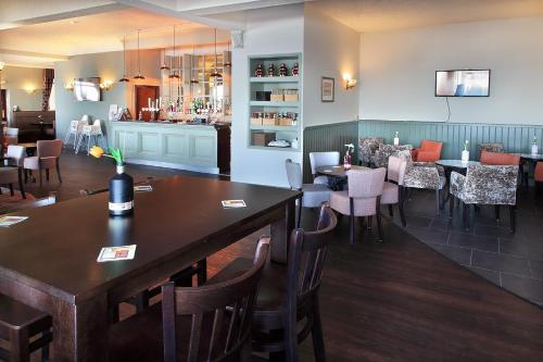 Park Hotel - image 12