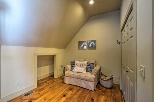 Luxe Green Barn Near Skiing with Mt Equinox Views! - image 5