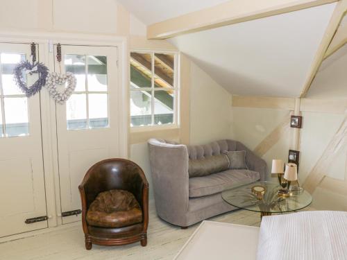 Swiss Cottage - image 10