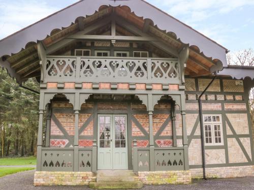 Swiss Cottage - image 2