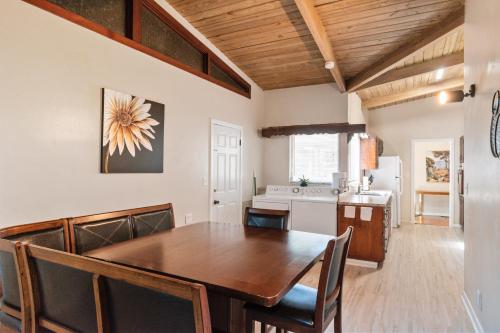 Létesítmények, Mid-century Home 2 miles to UF, Downtown, and Shands Plus Walk to Coffee Culture, Planet Fitness and near Gainesville regionális repülőtér