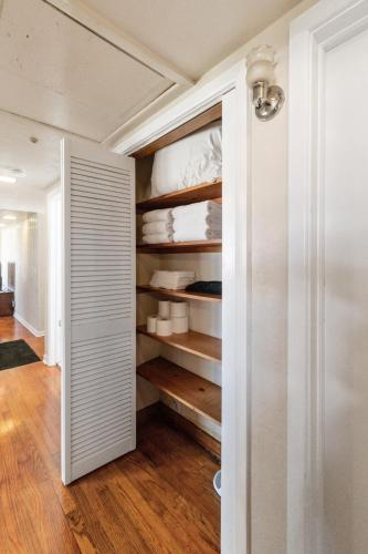 Létesítmények, Mid-century Home 2 miles to UF, Downtown, and Shands Plus Walk to Coffee Culture, Planet Fitness and near Gainesville regionális repülőtér