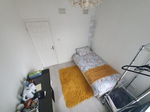 High Ceiling Newly Renovated Spacious Room, Ilford, London