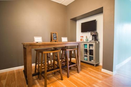 Wanderstay Houston Hostel near Miller Szabadtéri Színház