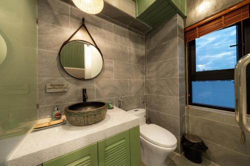 room detail thumbnail 2