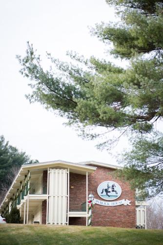 Publick House Historic Inn