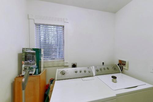 Lazy Lakeside Lagoon - 4 Bed 3 Bath Vacation home in Bumpass - image 7