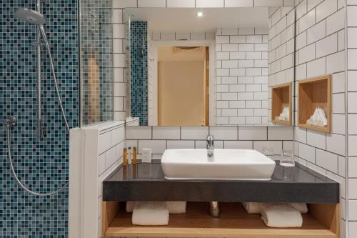 Holiday Inn London Heathrow - Bath Road an IHG Hotel - image 7