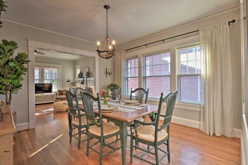 Vintage Chic Cottage Less Than 1 Mile to UNC Greensboro! in Greensboro, USA