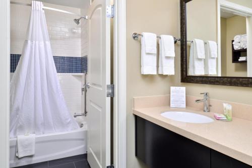 One-Bedroom King Suite - Disability Access Hearing Accessible