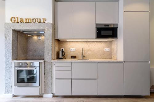 GuestReady - Elegant Apartment with Private Terrace in Martires da Patria