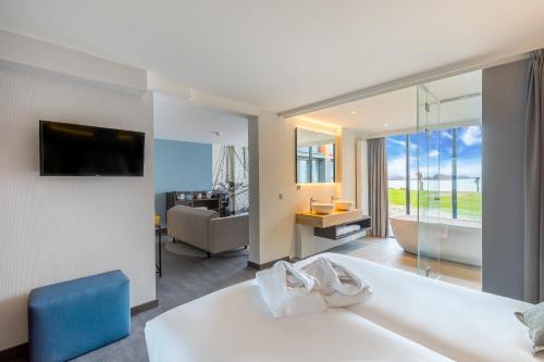 Postillion Hotel Amersfoort Veluwemeer Room Type - Suite with Lake View