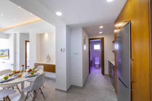 Mackenzie Castella Beachfront Suite - image 8