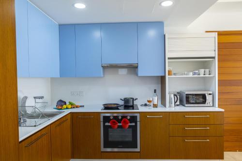 Mackenzie Castella Beachfront Suite - main image