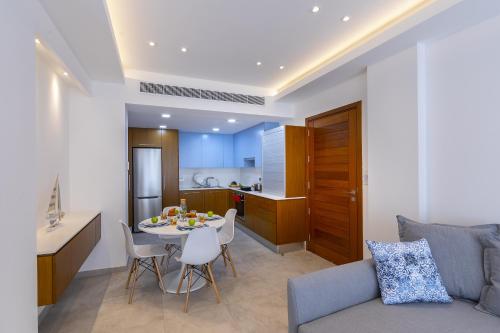 Mackenzie Castella Beachfront Suite - image 7