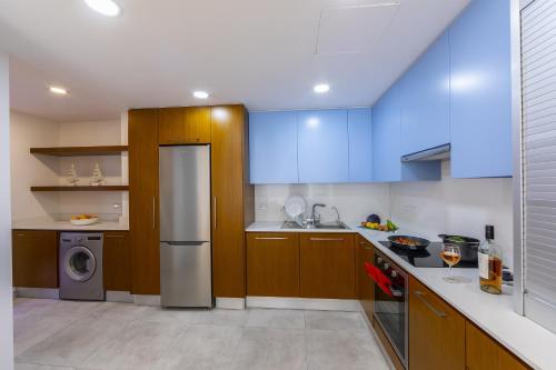 Mackenzie Castella Beachfront Suite - image 6