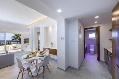 Mackenzie Castella Beachfront Suite - image 14