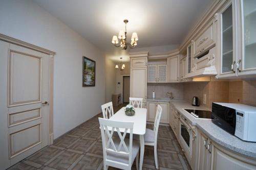 Stylish Panoramic apartments Dnipro Sail riverside in โอโบลอนสกี