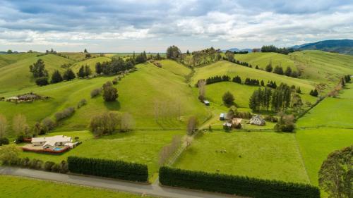 Exterior view, The Last Straw Cottage Nelson in Brightwater
