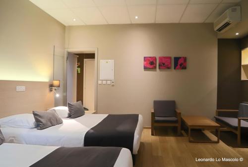 Guestroom, Univers Hotel & Restaurant in Liege