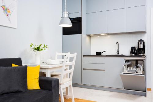 Mokotow Business Center Apartments by Renters - image 32