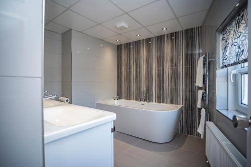 Borough Arms Hotel - image 8