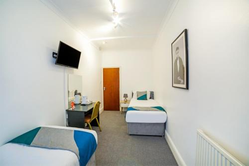 OYO St George Hotel - image 4