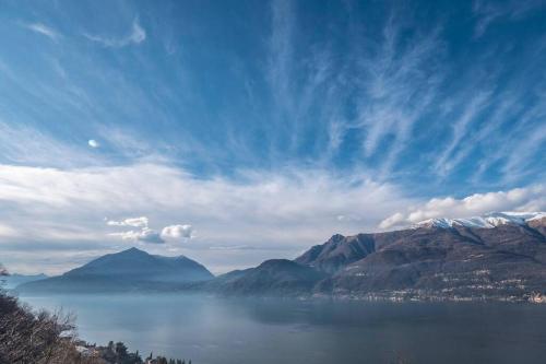 Magic lake view with beautiful pool area (camelia), Bellano (foto 2)