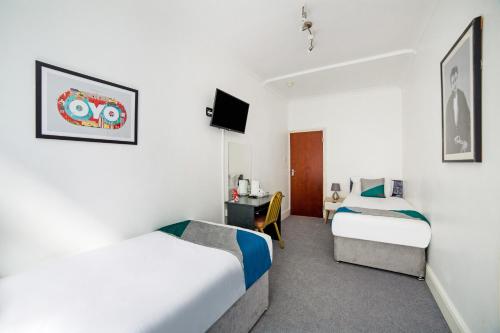 OYO St George Hotel - image 9
