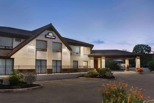 Days Inn by Wyndham Miramichi NB