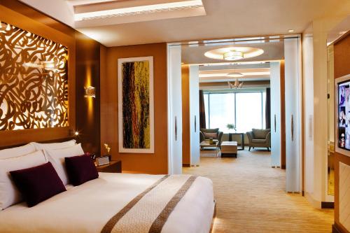 Luxury Suite image 7