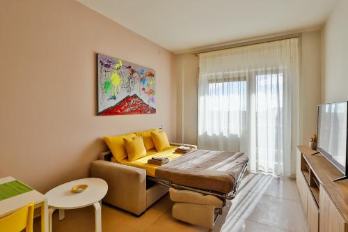 NEAPOLITAN SKYSCRAPER APARTMENT, Naples (photo 8)