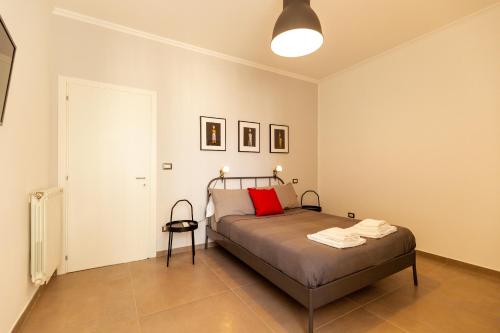 NEAPOLITAN SKYSCRAPER APARTMENT, Naples (photo 7)