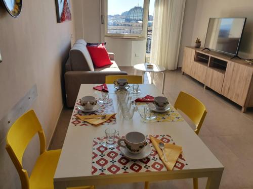 NEAPOLITAN SKYSCRAPER APARTMENT, Naples (photo 11)
