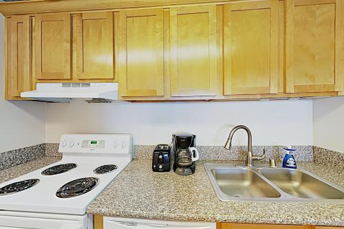 New Listing! Oceanfront Pacific Beach Condo condo - image 5