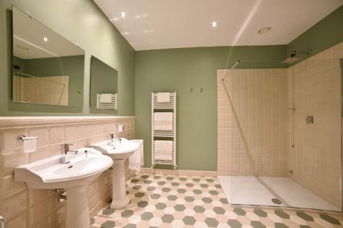 room detail thumbnail 2