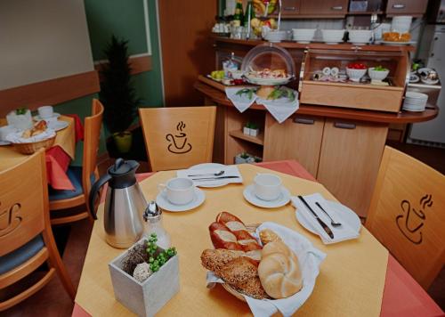 餐廳, 卡斯帕膳食公寓酒店 (Pension Kasper) in 羅森瑙錫德爾