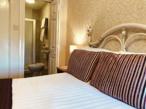 Small Double Room with Sea View  image 3
