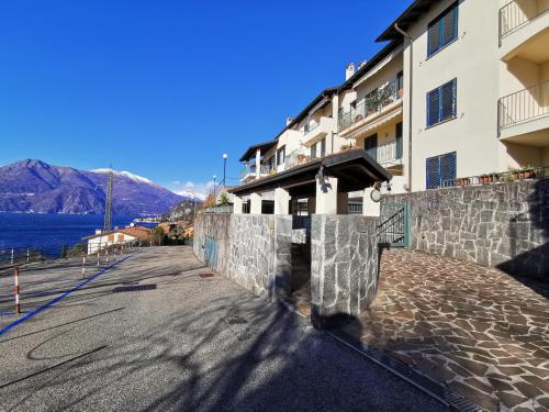 المنظر الخارجي, Near Villa Monastero and Castello di Vezio in فارينا