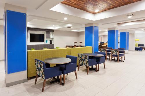 Holiday Inn Express Hotel & Suites Dothan North