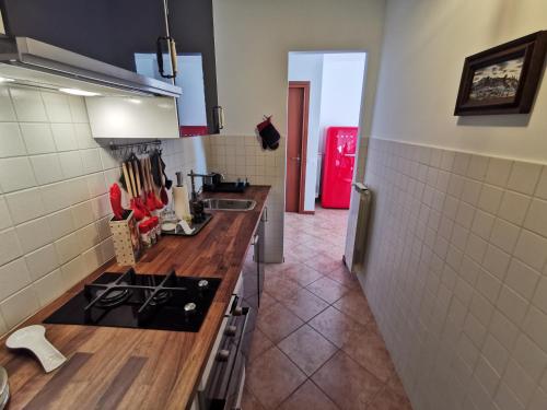 مطبخ, Near Villa Monastero and Castello di Vezio in فارينا